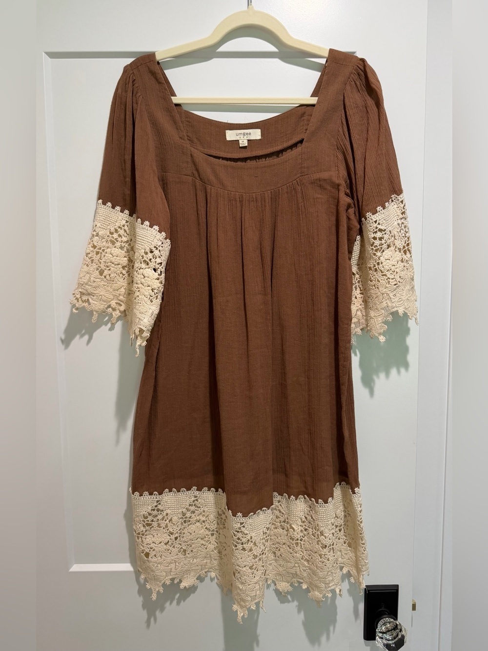 Umgee Brown Shift Dress with Cream Lace Detail size medium